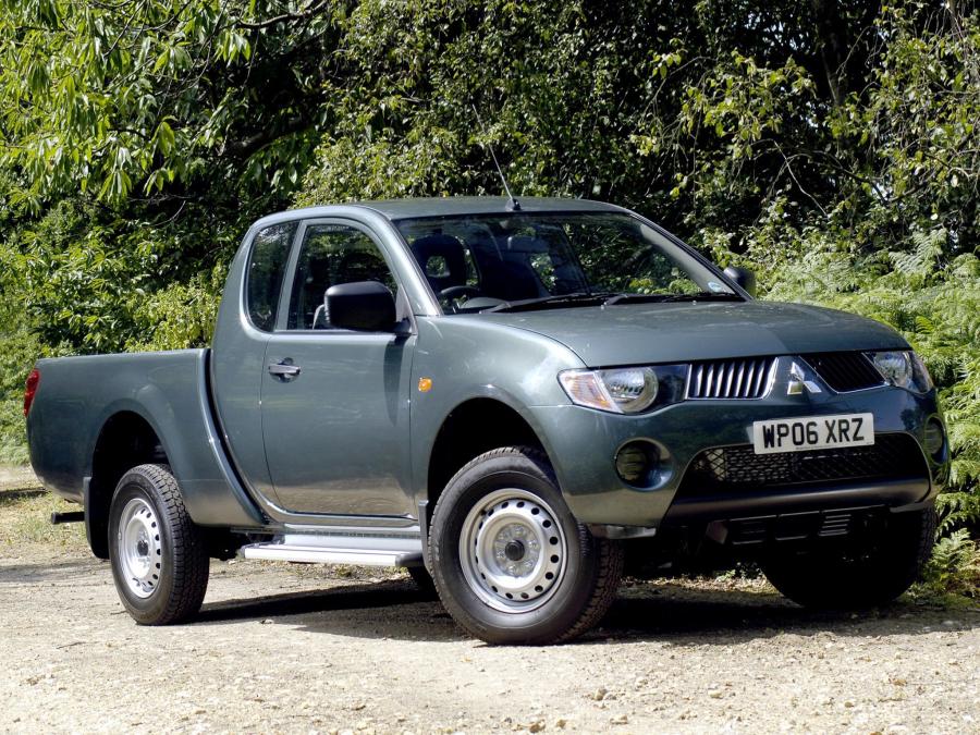  Mitsubishi L200 4Life Club Cab 2006 года  (UK) (фото 5 из 9)